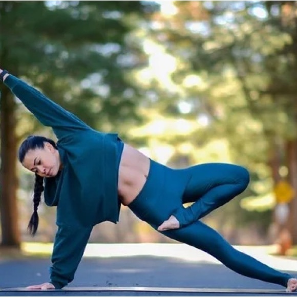 ALO Yoga Pants - ALO Yoga Airlift leggings